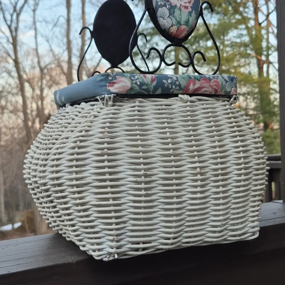 Vintage WhiteWicker Nesting Floral Quilt Metal Handle Basket